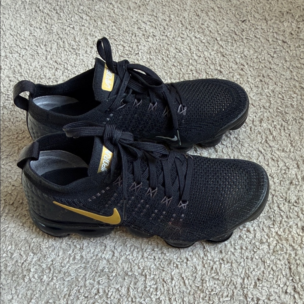 Nike vapor max Black Knit Running Sneakers with Gold Swoosh - Picture 5 of 8